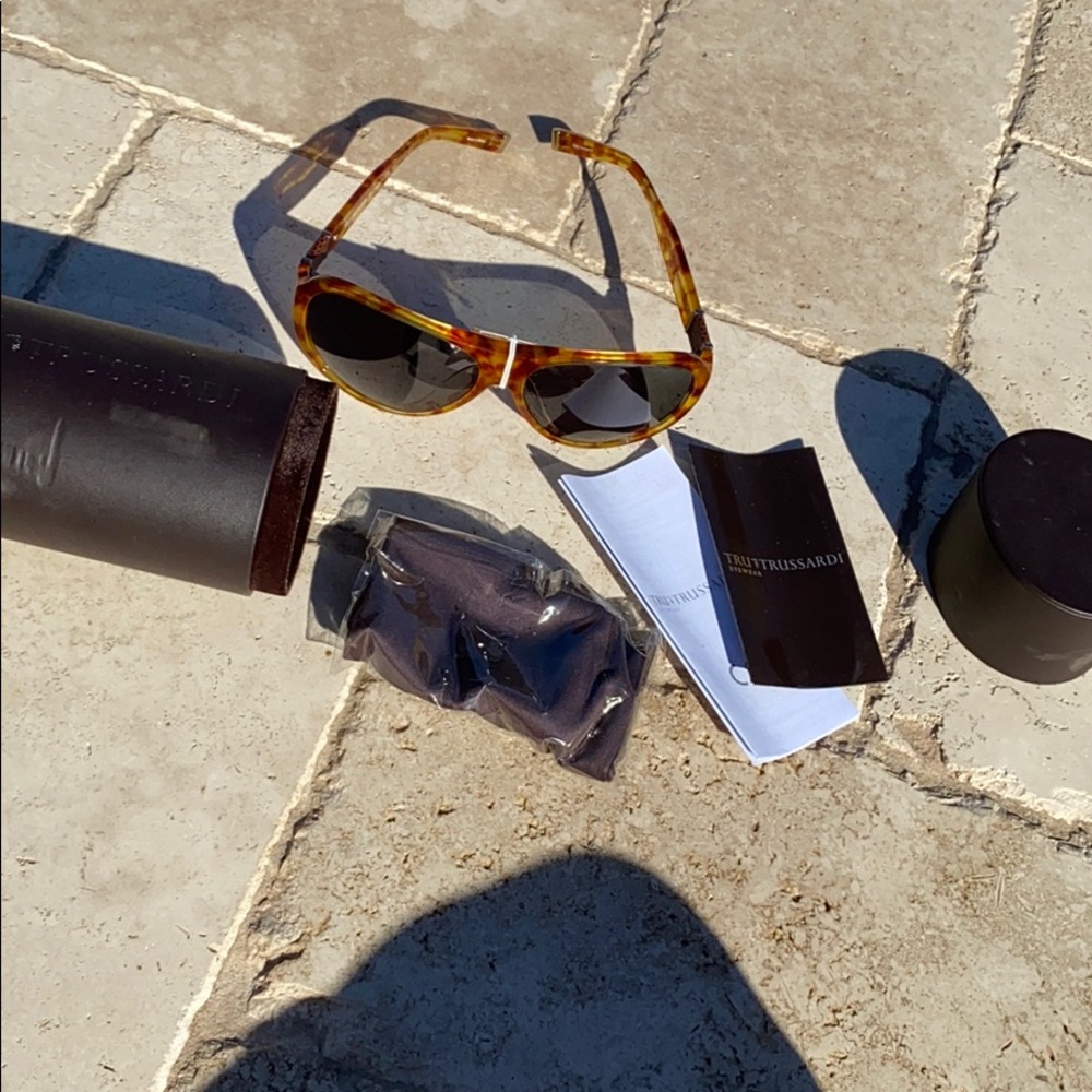 Tortoise TRU Trusardi Aviator Sunnies ☀️ - Picture 5 of 7